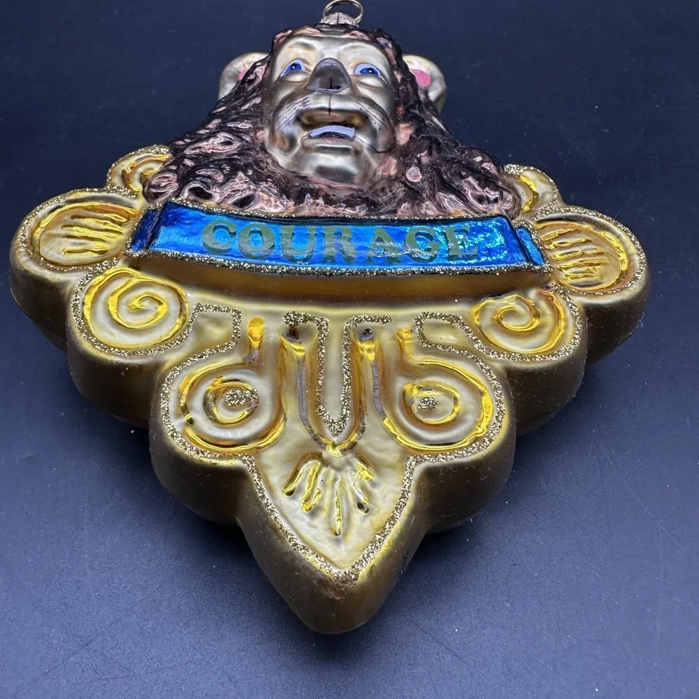 KURT ADLER POLONAISE WIZARD OF OZ COWARDLY LION W/ BADGE OF COURAGE AP1215